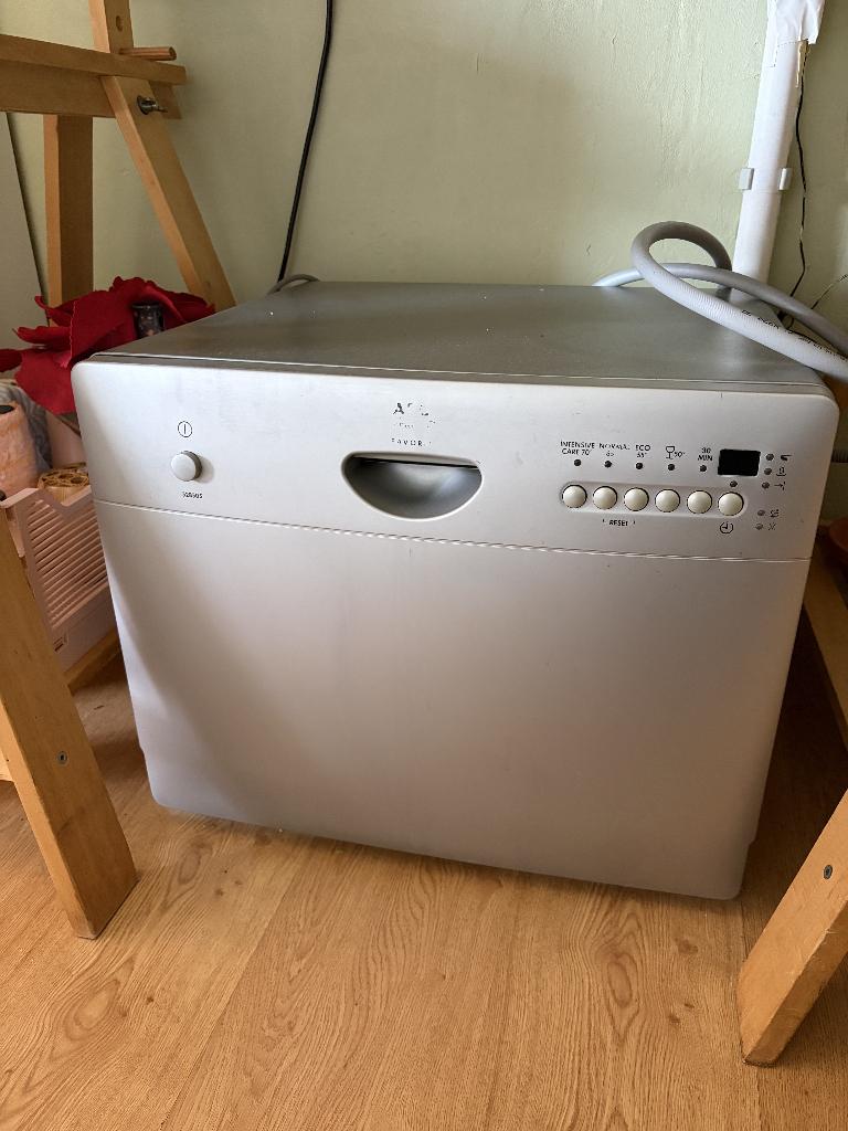 Compact vaatwassertje AEG, Witgoed en Apparatuur, Vaatwasmachines, Ophalen, Gebruikt, Minder dan 85 cm, 45 tot 60 cm