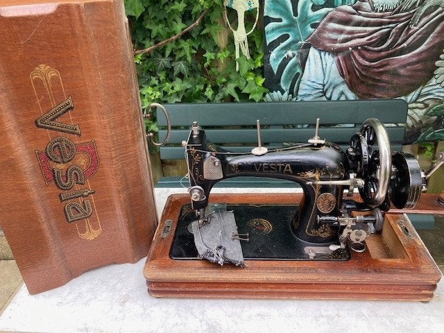Vesta Naaimachine, Ophalen