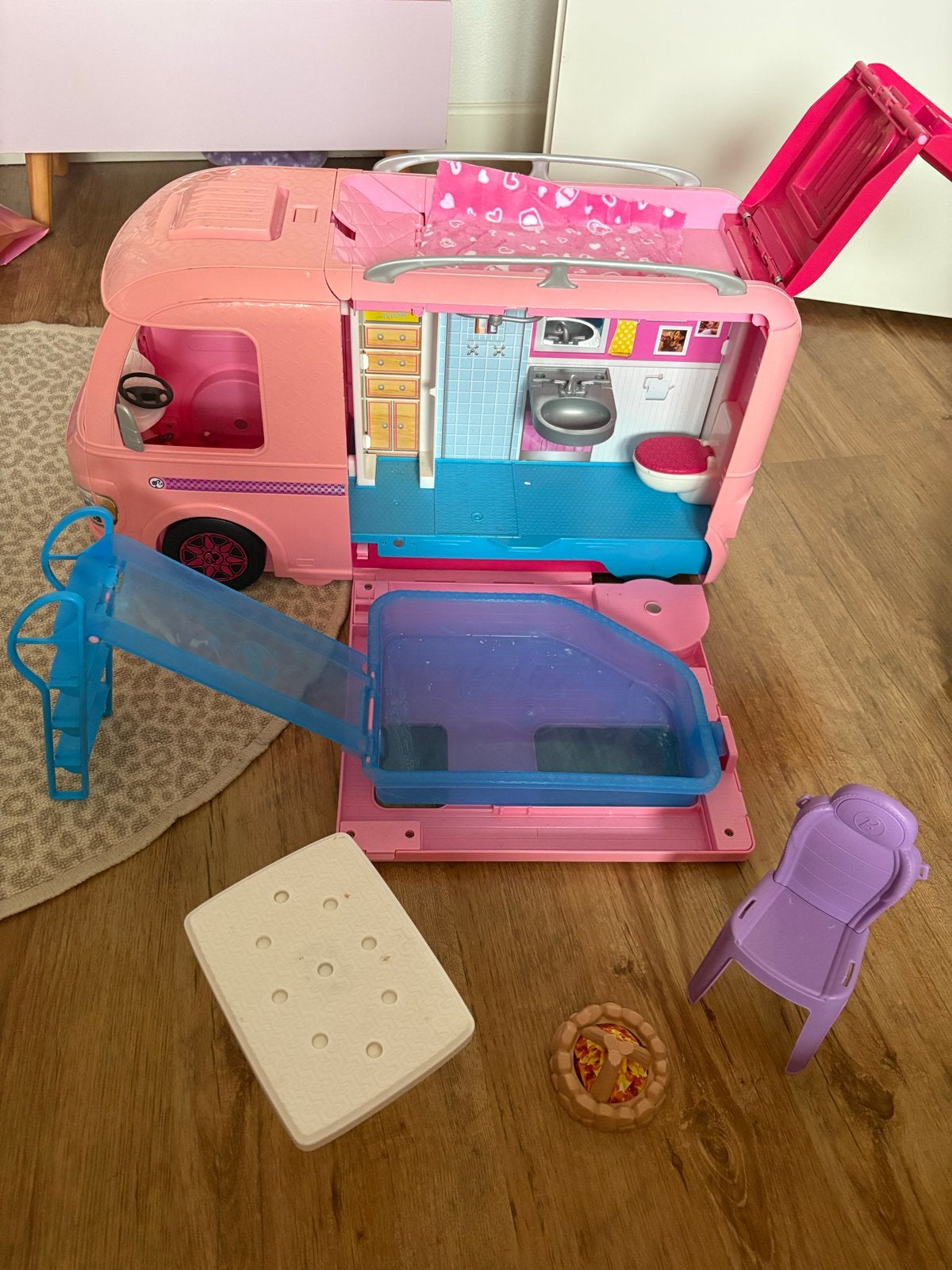 Barbie Camper Roze Speelset met Accessoires, Ophalen of Verzenden, Gebruikt