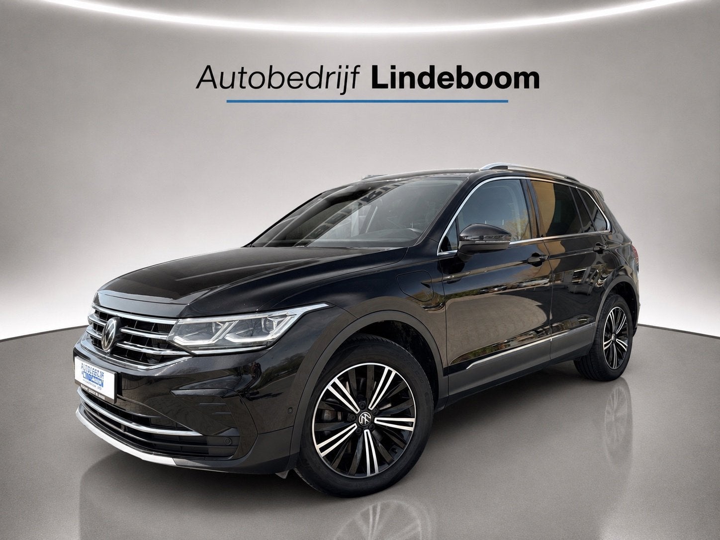 Volkswagen TIGUAN 1.4 TSI eHybrid ACC, Stoelverwarming, Came, 1716 kg, 4 cilinders, 150 pk, Zwart