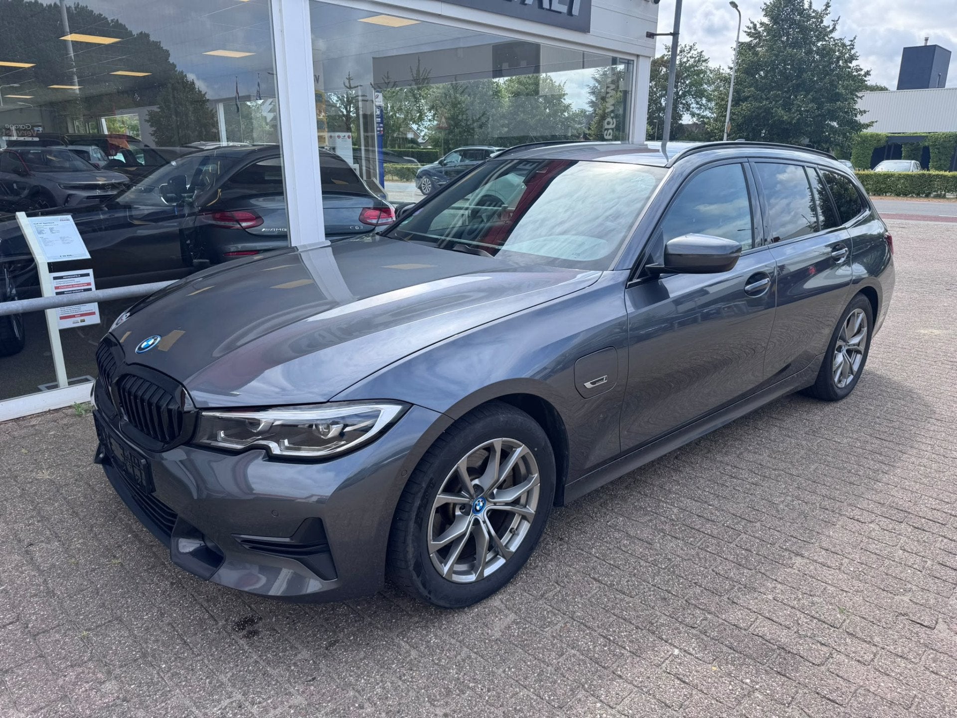 BMW 3 Serie Touring 320e Business Edition Plus (bj 2022), Auto's, Automaat, 1998 cc, Gebruikt, 4 cilinders