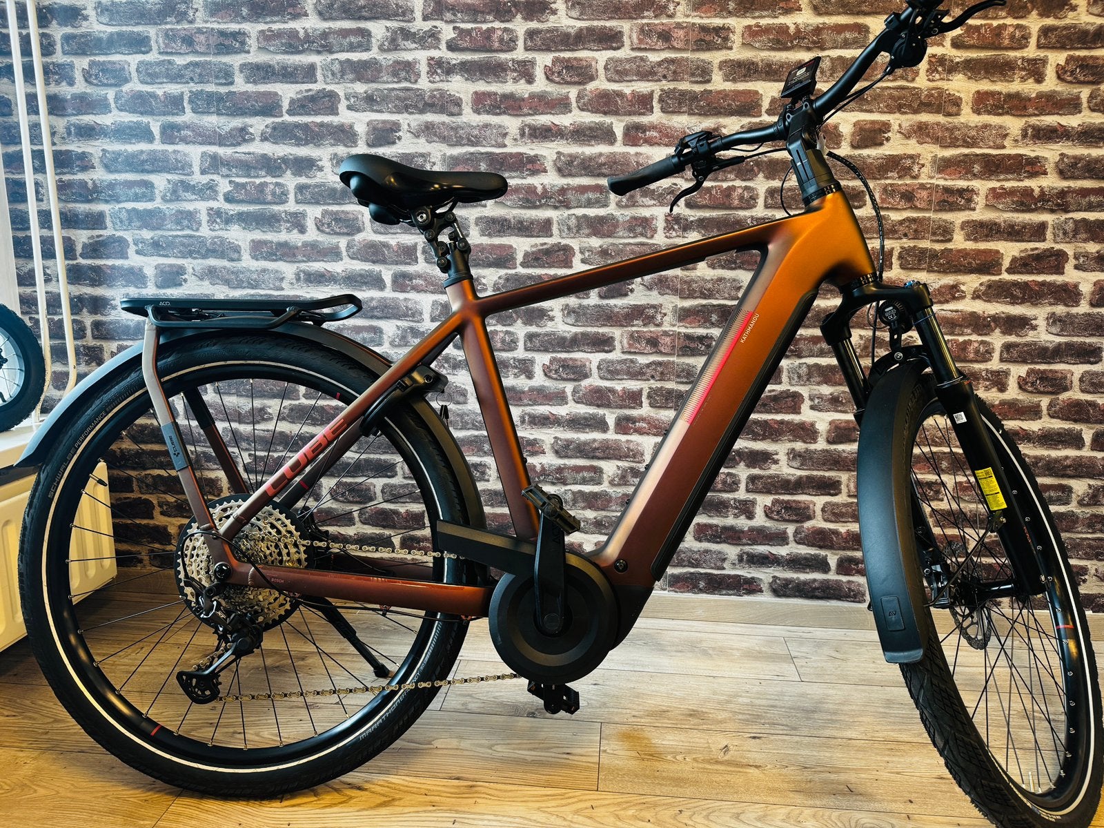 Cube Kathmandu Hybrid Pro 800 Sunglow/Chrome 2026, Ophalen of Verzenden, Zo goed als nieuw, Cube, 50 km per accu of meer