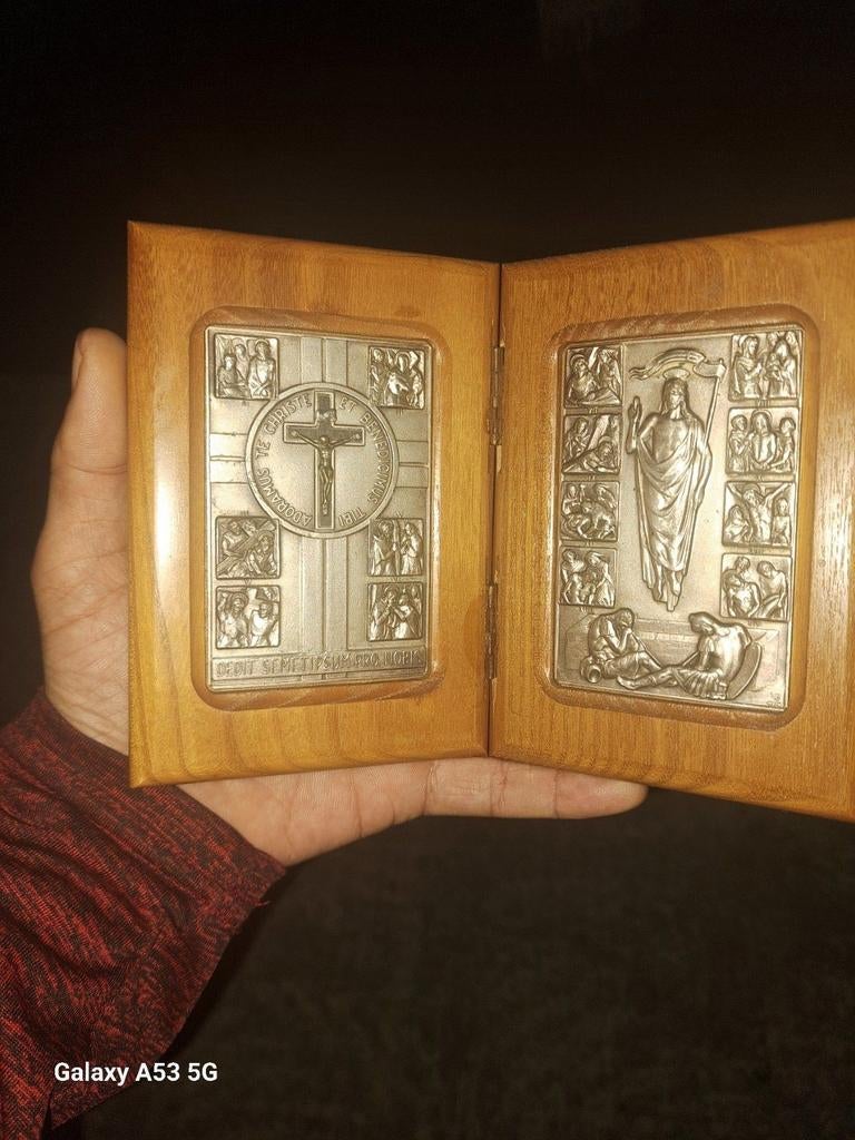 Houten boekje met religieuze afbeeldingen, Antiek en Kunst, Antiek | Religie, Ophalen of Verzenden