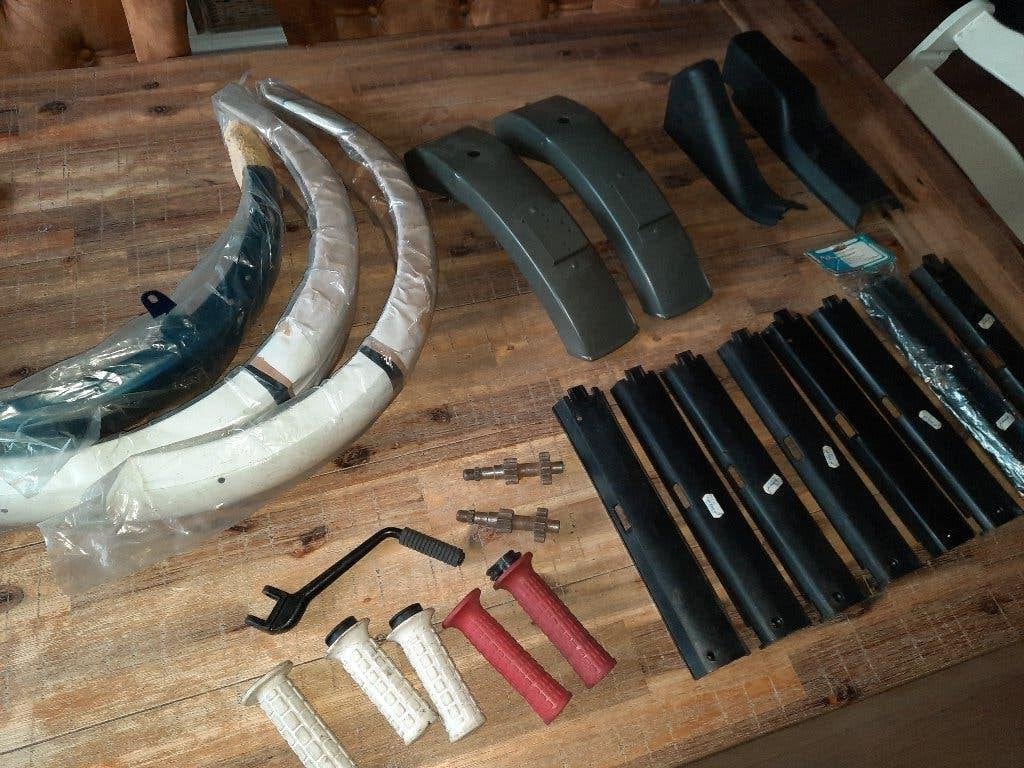 N.O.S partijtje puch tomos vespa piaggio onderdelen, Ophalen, Nieuw, Overige typen, Overige merken