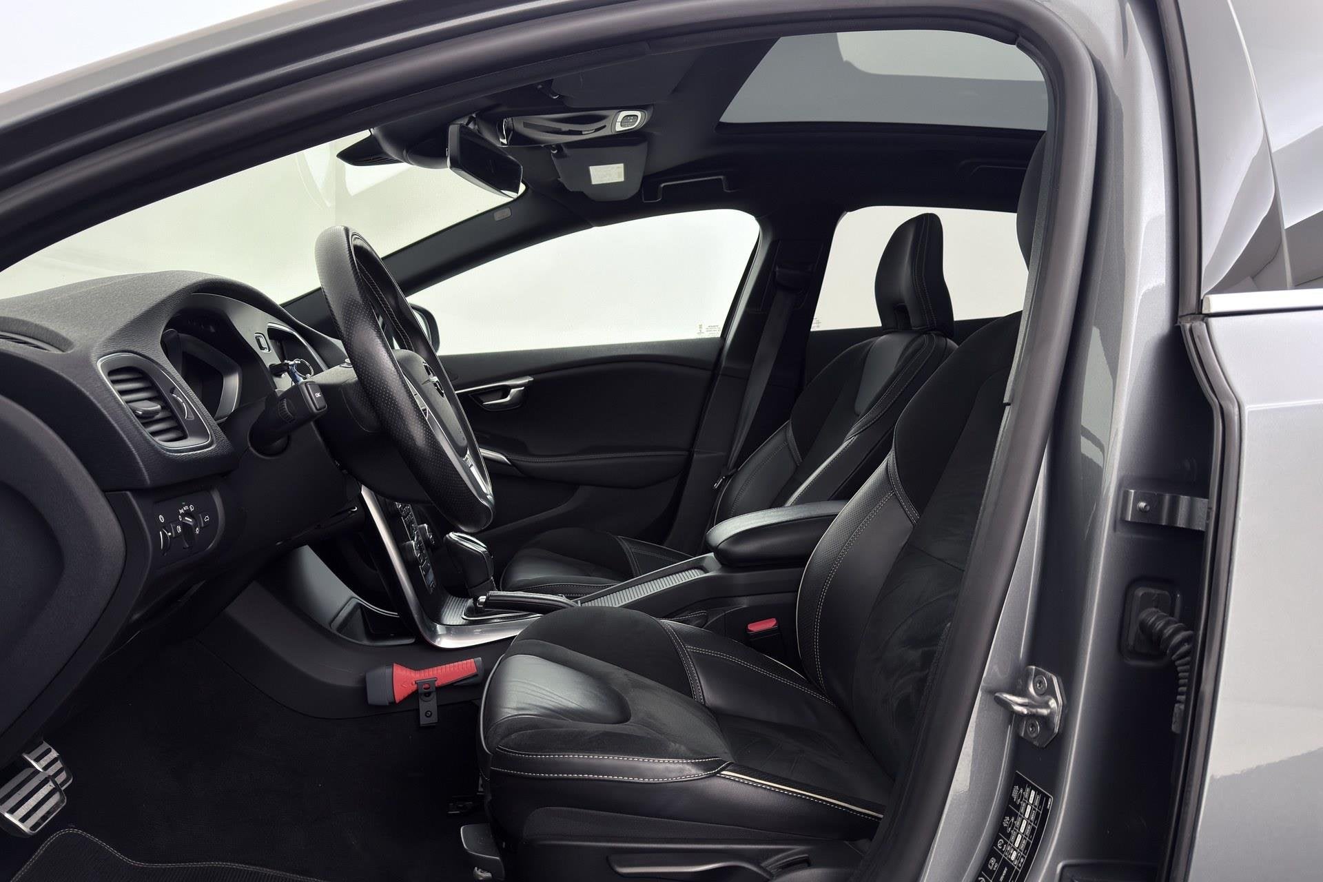 Volvo V40 1.5 T3 Polar+ Sport R-Design | Panoramadak | Org N, Auto's, Volvo, 4 cilinders, 700 kg, Origineel Nederlands, Bedrijf