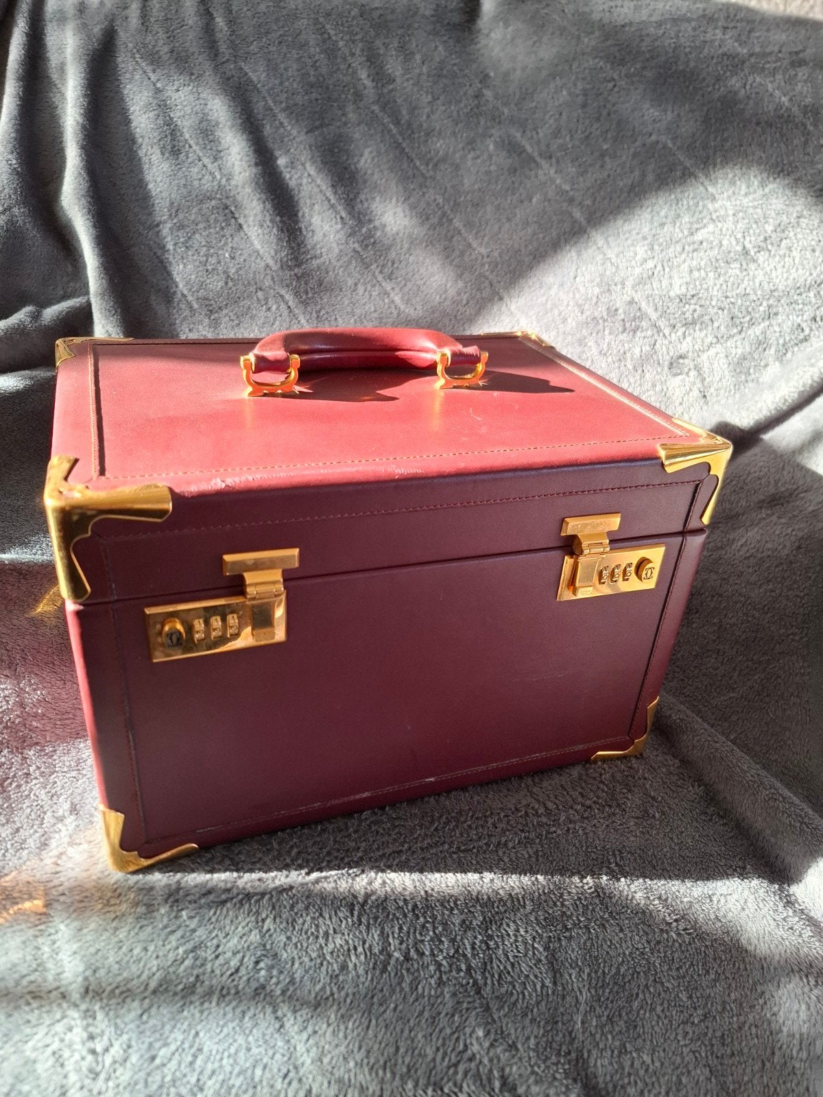 Cartier Must de Cartier Beautycase  Bordeau Rood, Ophalen, Gebruikt, Met slot, Hardcase