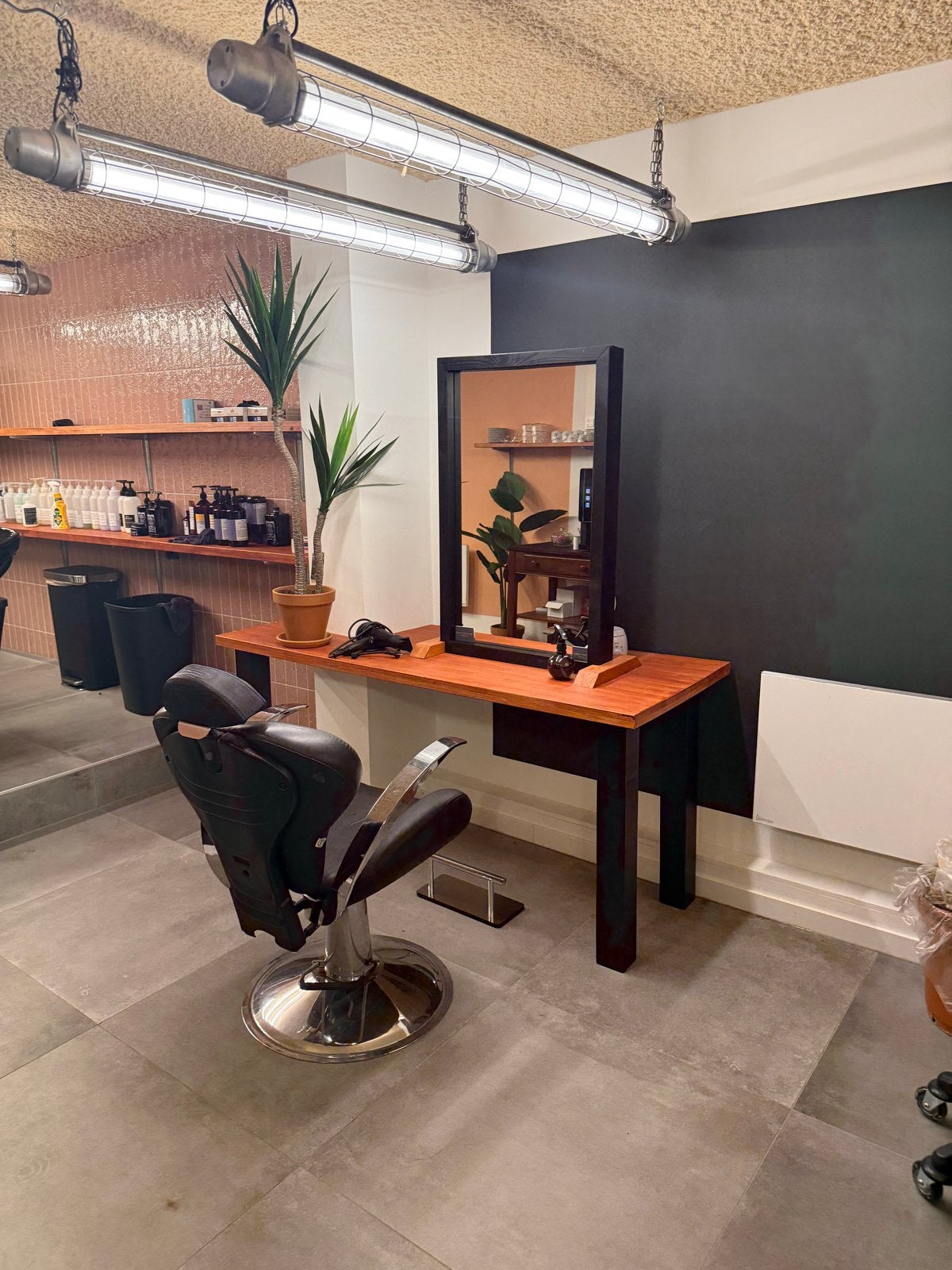 Barber ruimte te huur  achter in hair salon centrum gouda