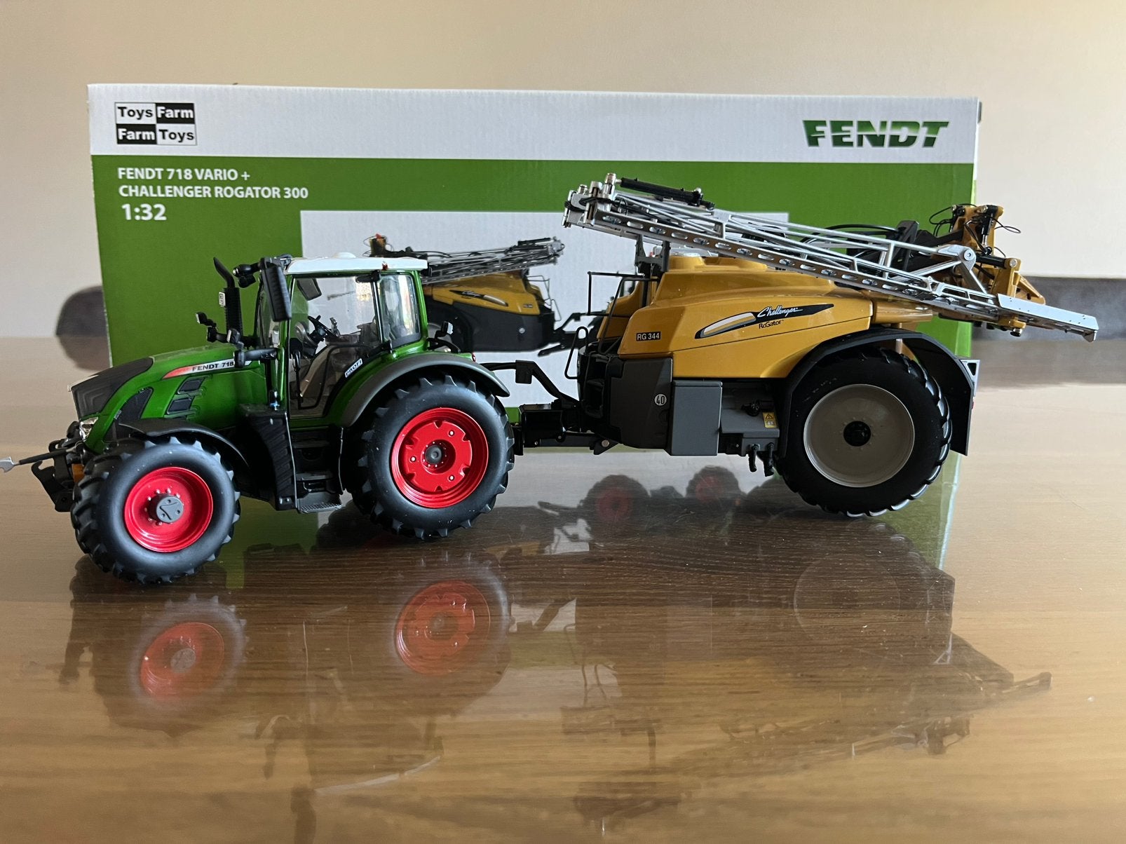 Fendt 718 tractor met Rogator 300 veldspuit ROS FarmToys, Ophalen of Verzenden, Nieuw, Tractor of Landbouw, Overige merken
