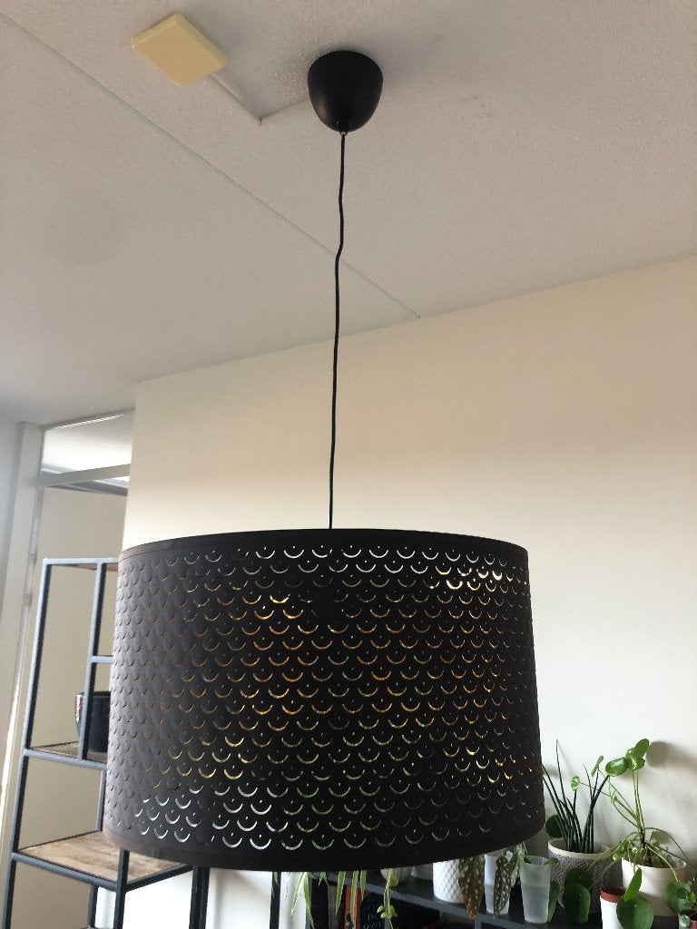 Zwart/goude hanglamp Nymö Ikea, Gebruikt, Modern, Speels, Textiel, E27 (groot)