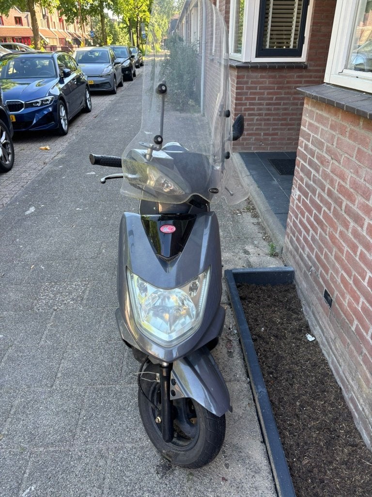 KYMCO VP50 Scooter – Net onderhouden – Nieuwe accu/remmen, Fietsen en Brommers, Scooters | Kymco, Ophalen, Gebruikt, Maximaal 25 km/u