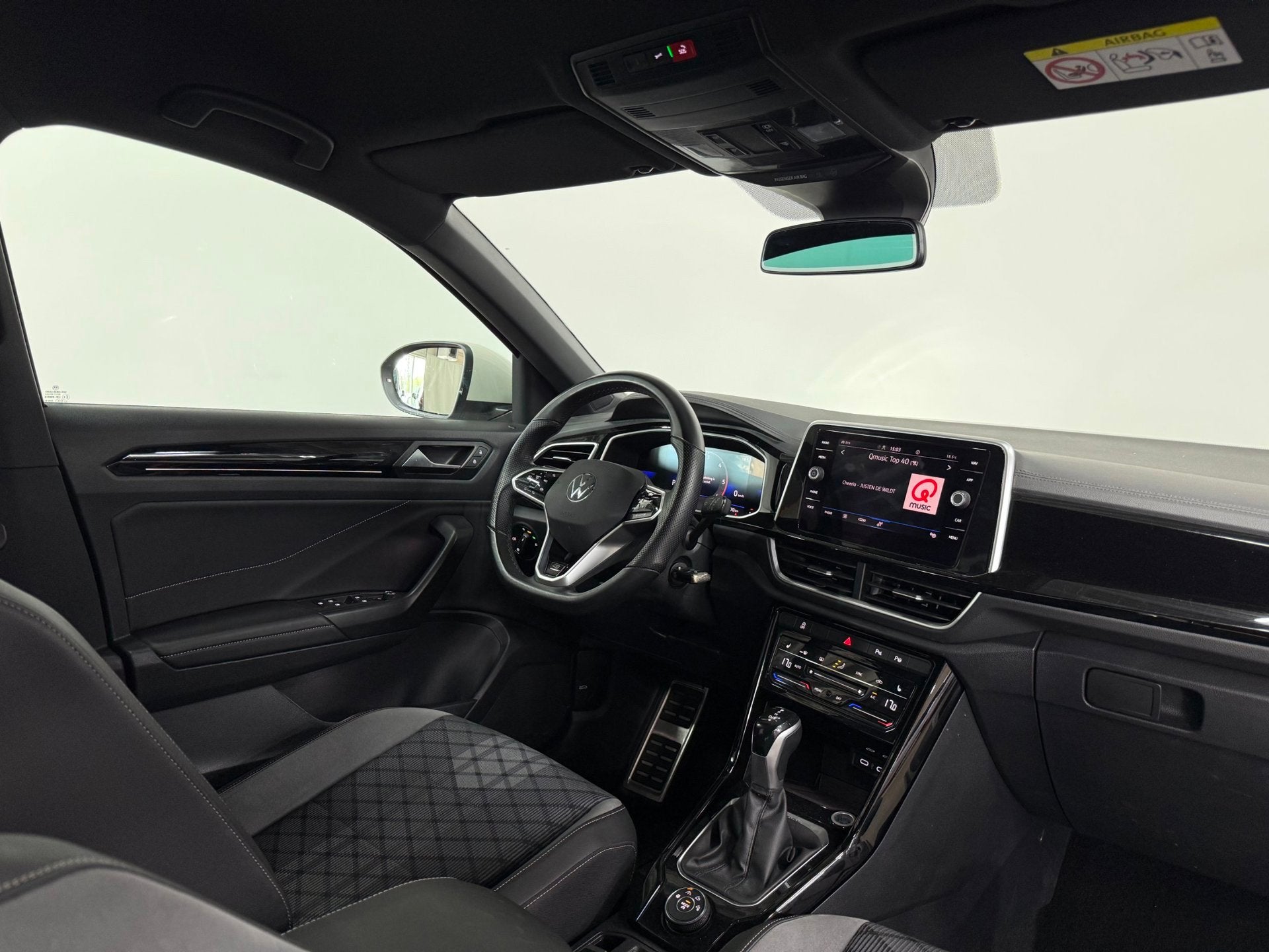 Volkswagen T-Roc 2.0 TDI 4Motion R-Line, Auto's, Automaat, Dealer onderhouden, Gebruikt, Beige