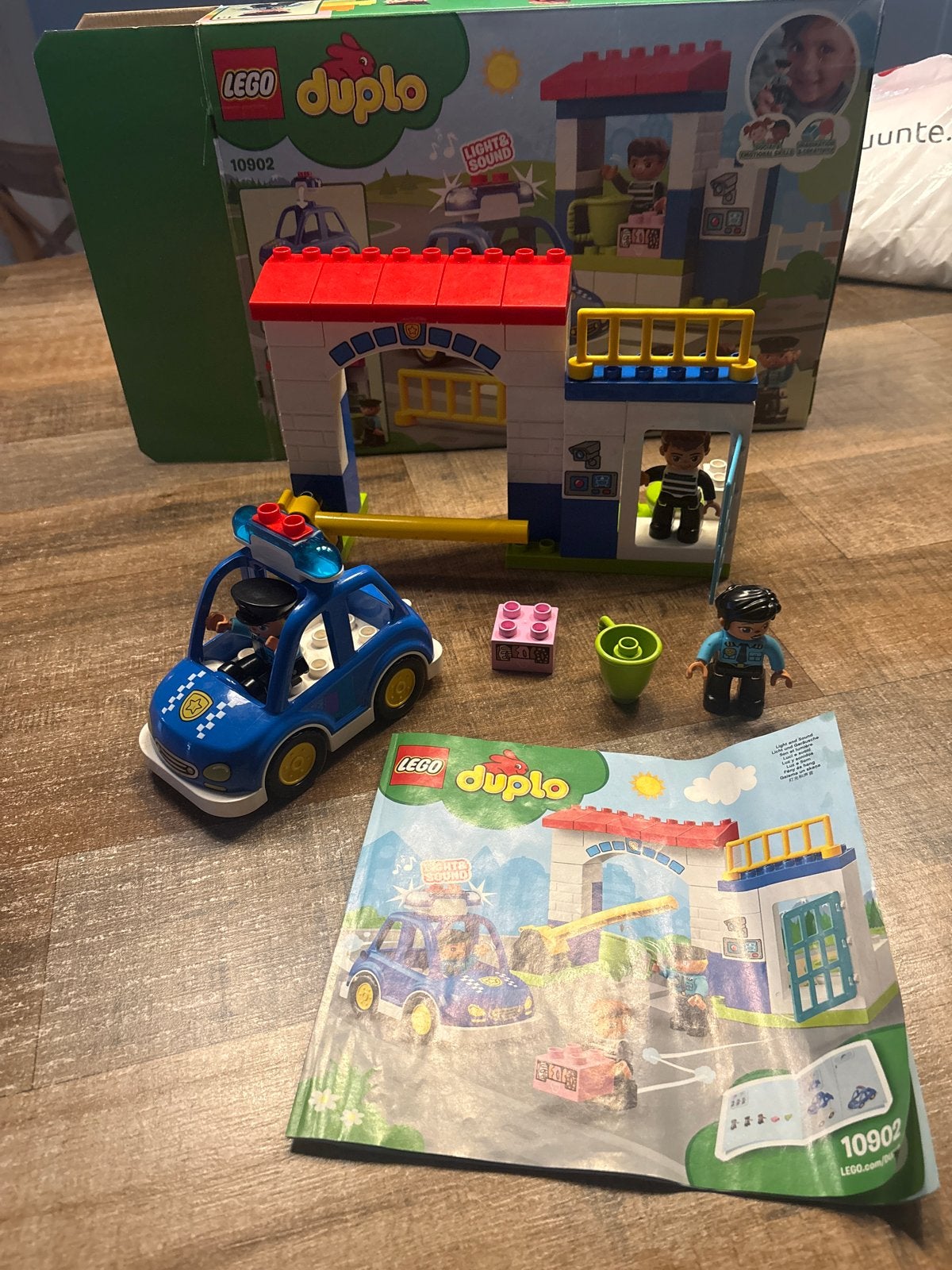 LEGO Duplo Politiebureau (10902), Kinderen en Baby's, Ophalen of Verzenden, Zo goed als nieuw, Compleet, Duplo