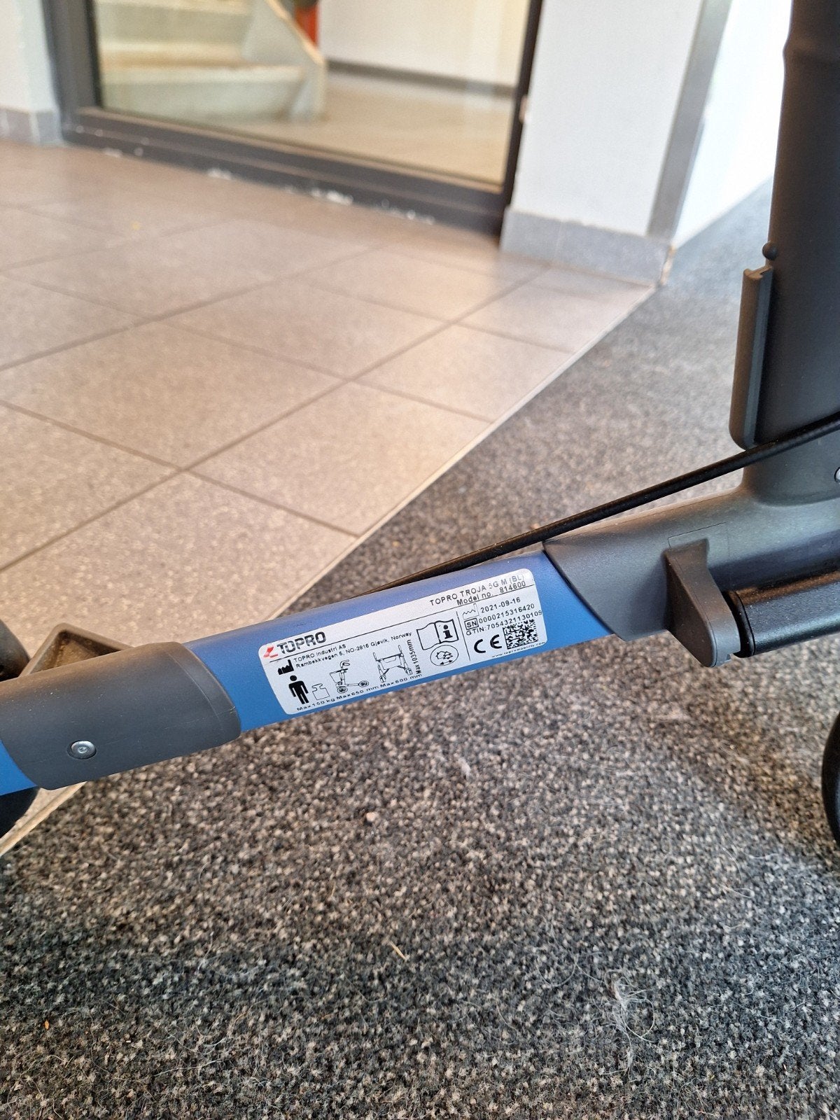 Foto 5 van Rollator lichtgewicht aluminium lees beschrijving nieuwstaat
