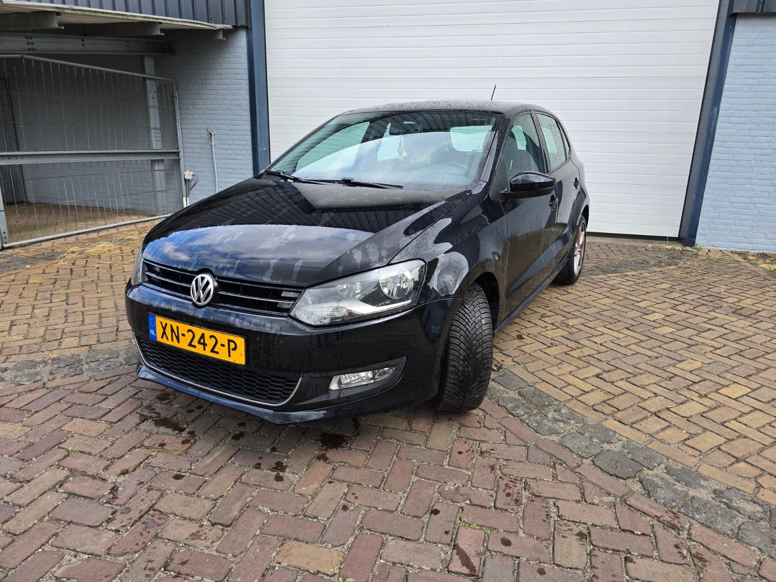 Volkswagen Polo 1.4 16V FSI 63KW 2014 Zwart MOTOR DEFECT, Voorwielaandrijving, Stof, 4 cilinders, Bedrijf