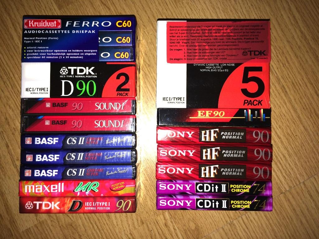 23 nieuwe onbespeelde MC's in folie TDK, SONY, MAXELL, etc., 2 t/m 25 bandjes, Overige genres, Ophalen of Verzenden, Nieuw in verpakking