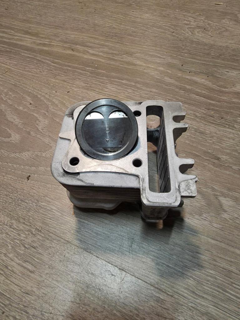 Malossi 80cc cilinder Zip 4T 2V/3V, Fietsen en Brommers, Brommeronderdelen | Scooters, Ophalen of Verzenden, Zo goed als nieuw