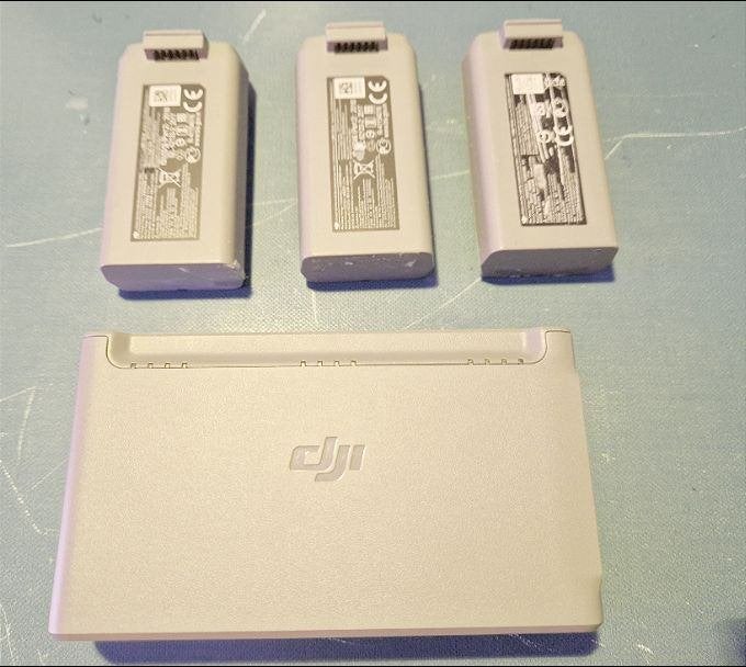 DJI MINI 2  BATTERIJEN   3 stuks + HUB, Audio, Tv en Foto, Drones, Ophalen of Verzenden, Zo goed als nieuw, DJI