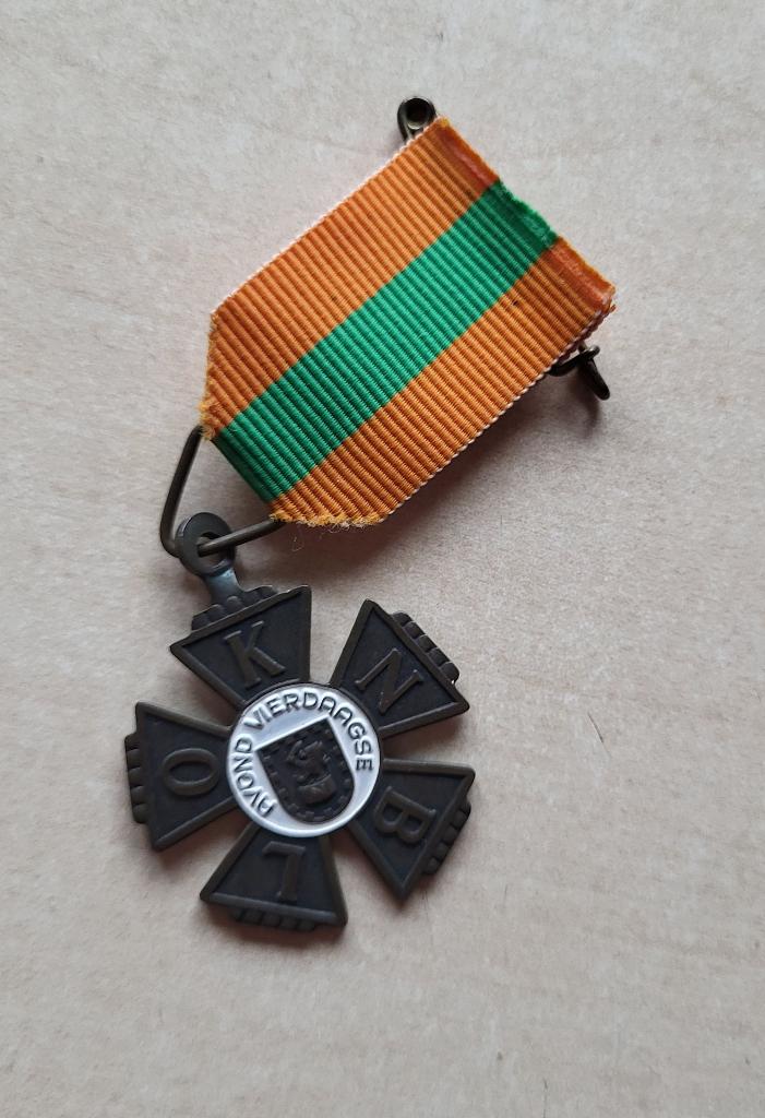 KNBLO Avondvierdaagse wit medaille, Ophalen of Verzenden, Overige materialen