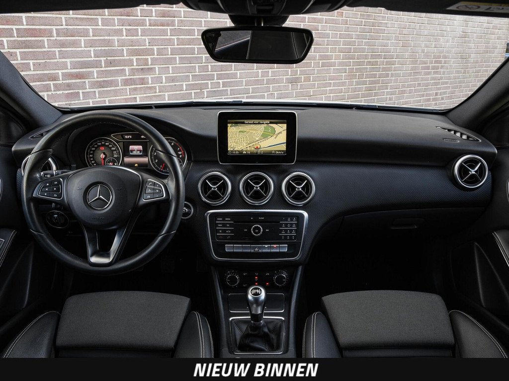 Mercedes-Benz A-klasse 180 Lease Edition Plus | Panoramadak, Auto's, Voorwielaandrijving, Gebruikt, 4 cilinders, Leder en Stof