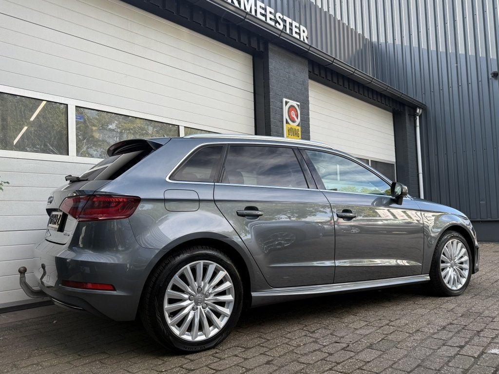 Audi A3 Sportback 1.4 e-tron Attr. PL+ (bj 2015, automaat), Auto's, Gebruikt, 4 cilinders, 150 pk, 180 min