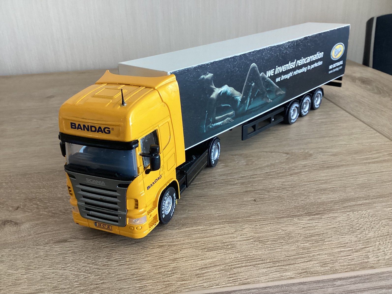 Mooie Scania Topliner Met Spiegels Antenne Oplegger BANDAG, Ophalen of Verzenden, Zo goed als nieuw, Bus of Vrachtwagen