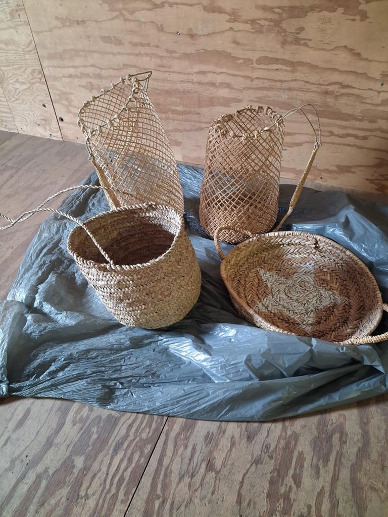 4 rieten mandjes, Ophalen
