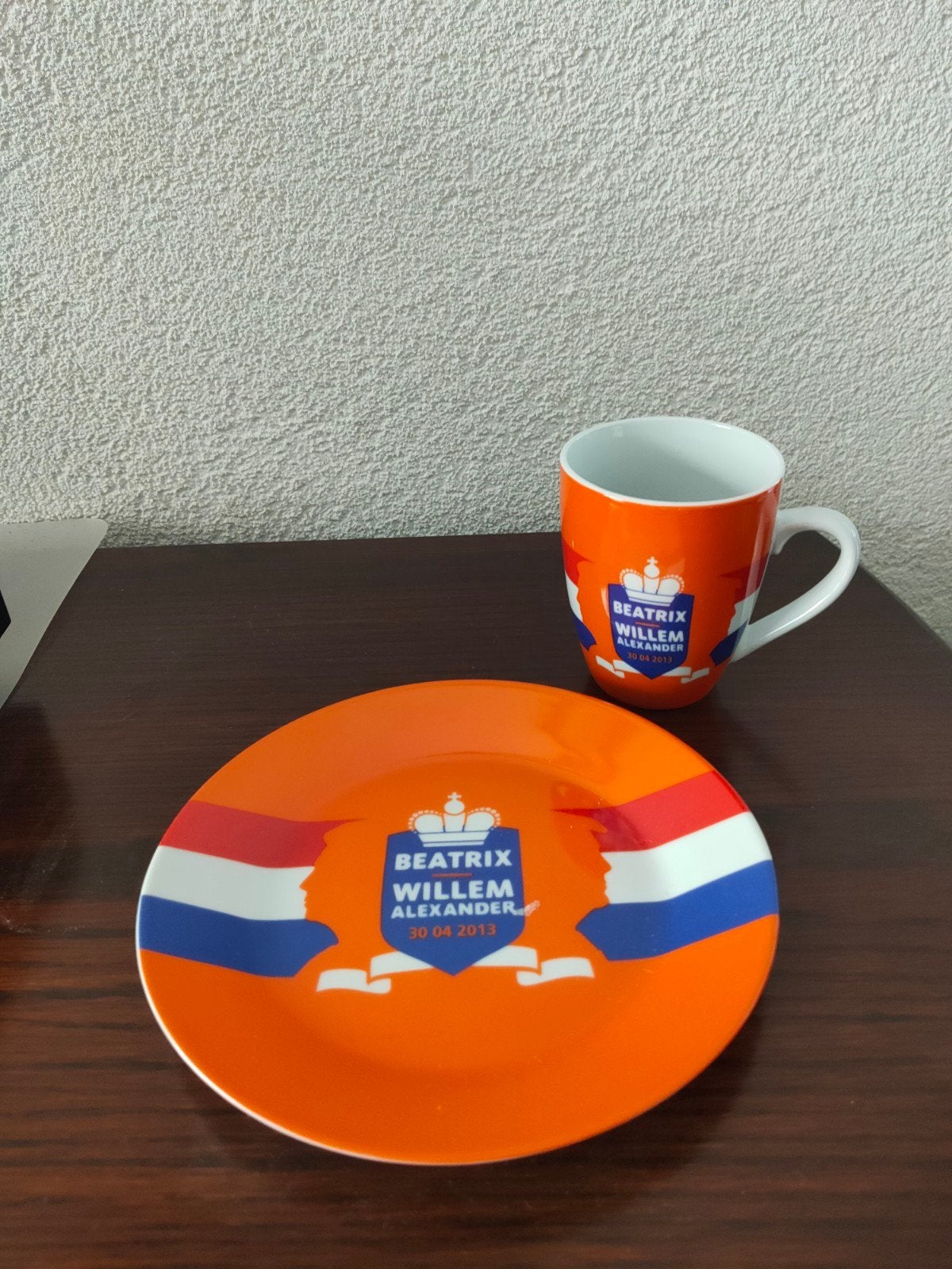 Bord en beker Beatrix, Willem Alexander., Ophalen of Verzenden, Zo goed als nieuw, Servies