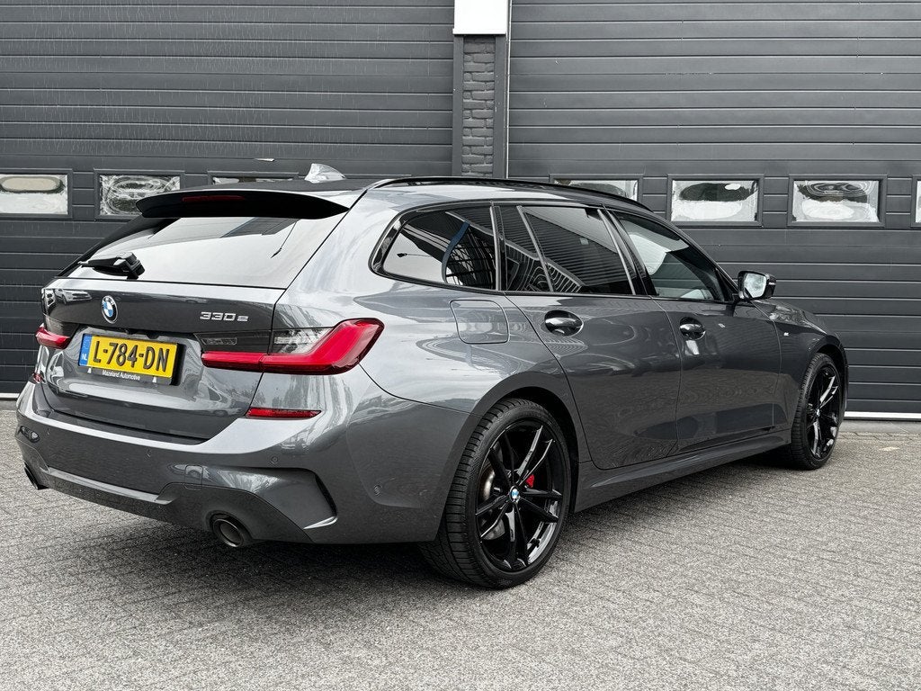 BMW 3 Serie Touring 330e High Executive M-Sport Shadowline 2, 1998 cc, Achterwielaandrijving, Gebruikt, 4 cilinders