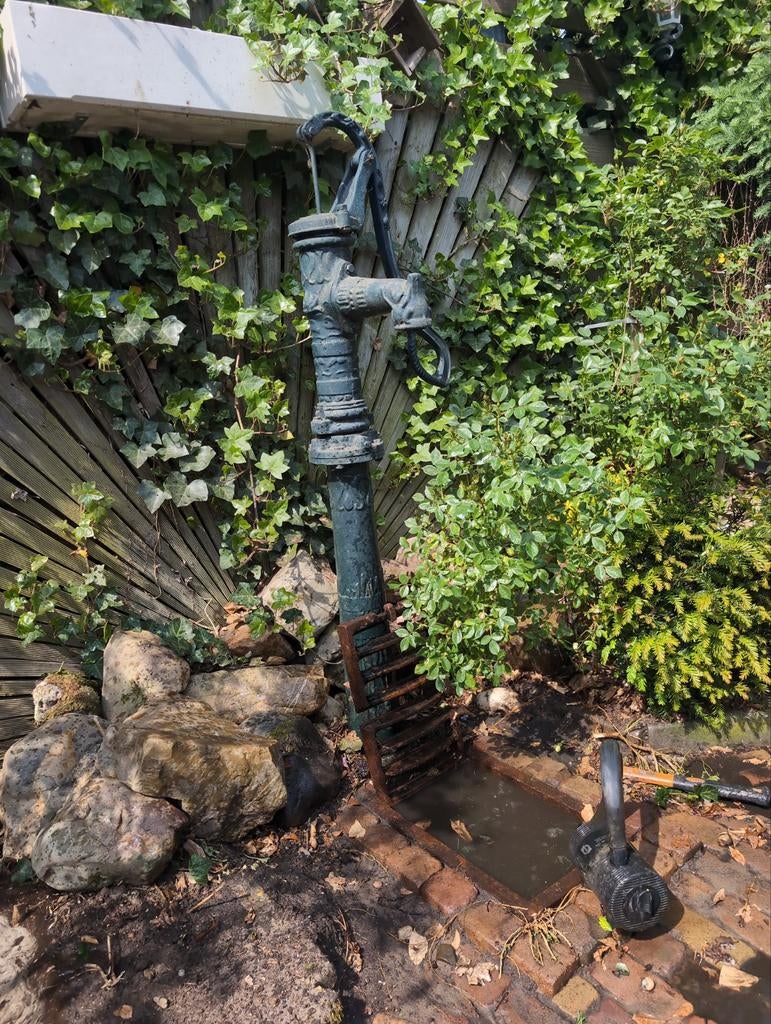 Decoratieve Waterpomp met Waterornament, Ophalen of Verzenden, Gebruikt, Gietijzer, Waterornament