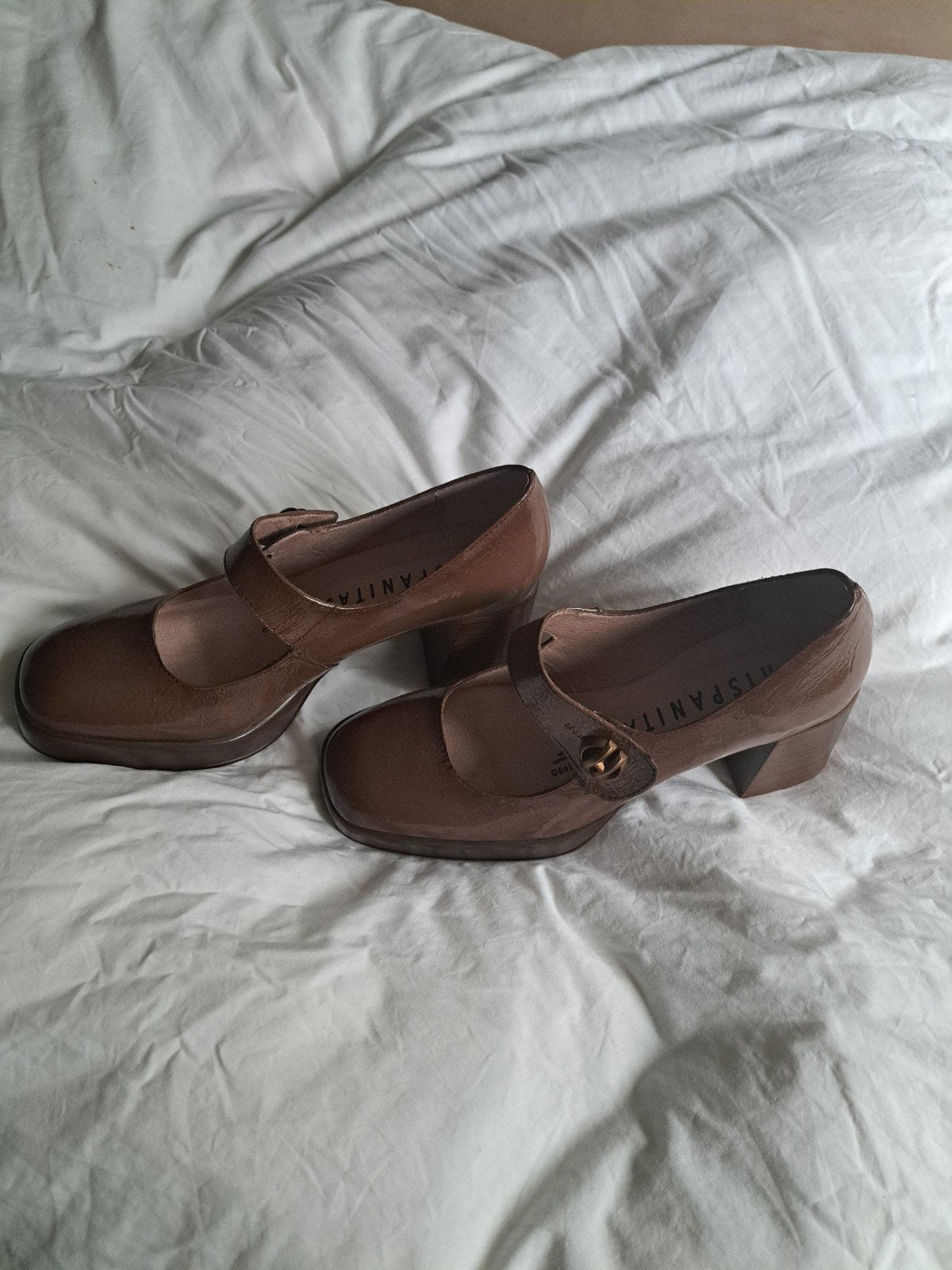 Hispanitas bruine lakleren pumps met bandje, Verzenden, Nieuw, Bruin