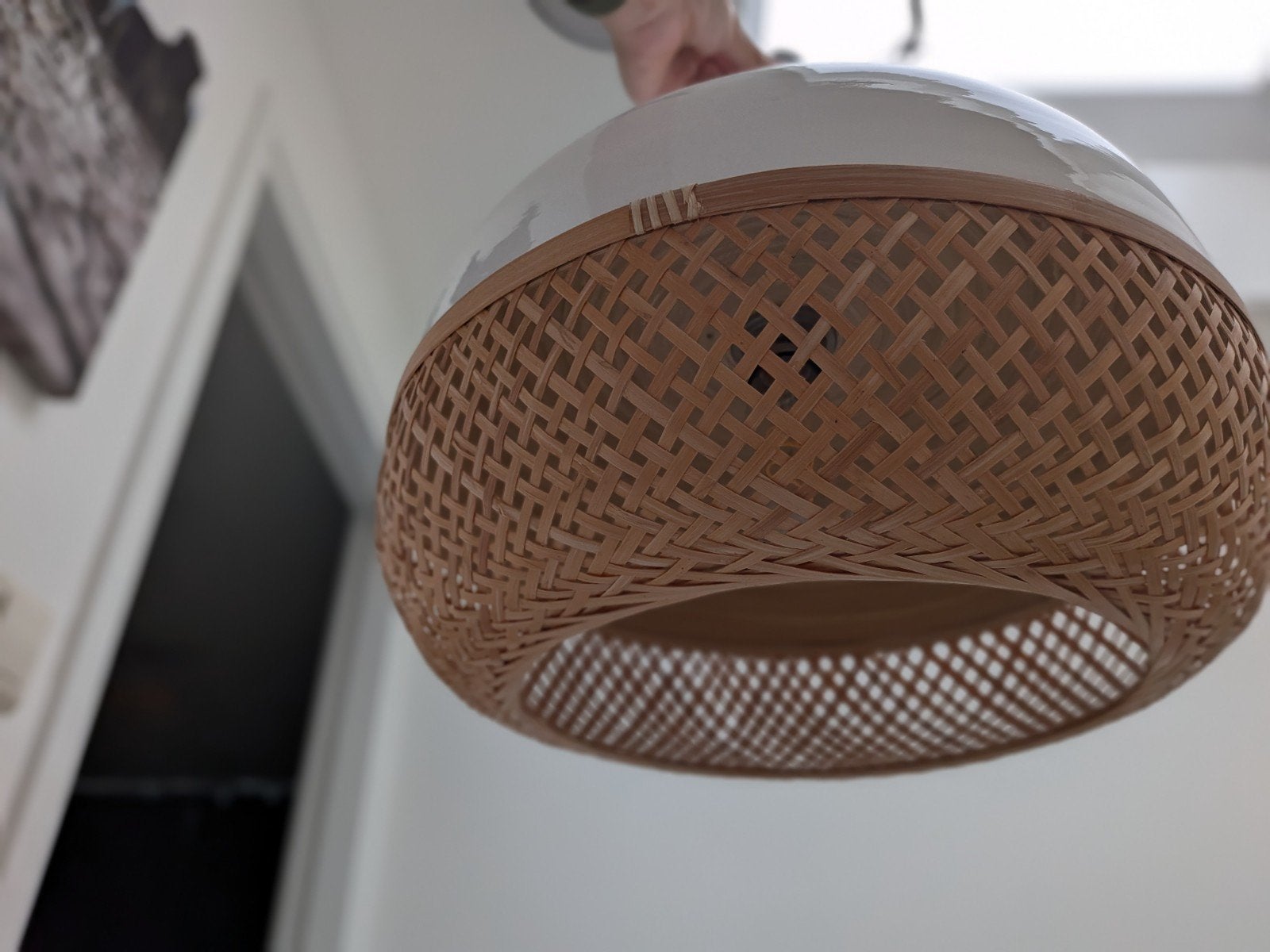 Witte plafondlamp met bamboe riet onderkant, Ophalen of Verzenden, Gebruikt, Natuurlijk materiaal
