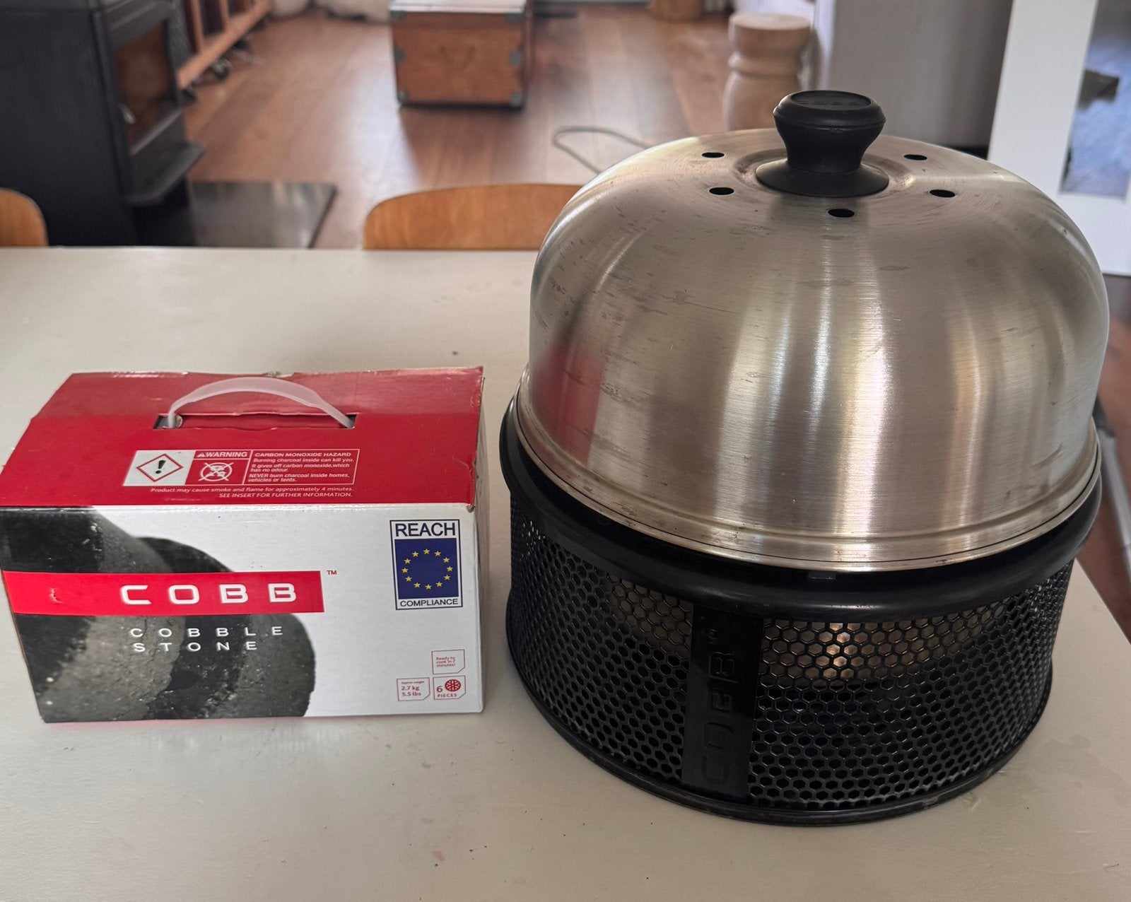 Cobb pro met cobble stones, Tuin en Terras, Houtskoolbarbecues, Ophalen of Verzenden, Gebruikt, Met accessoires