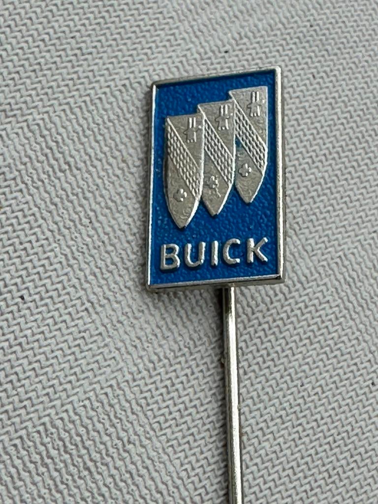 Buick auto speldje uit de jaren 50, Ophalen of Verzenden, Zo goed als nieuw, Merk, Speldje of Pin