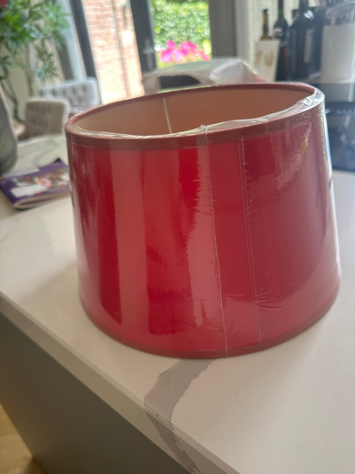 Hippe knalroze gelakte lampenkap. NIEUW., Huis en Inrichting, Lampen | Lampenkappen, Tafellamp, Rond, Zo goed als nieuw, Overige materialen