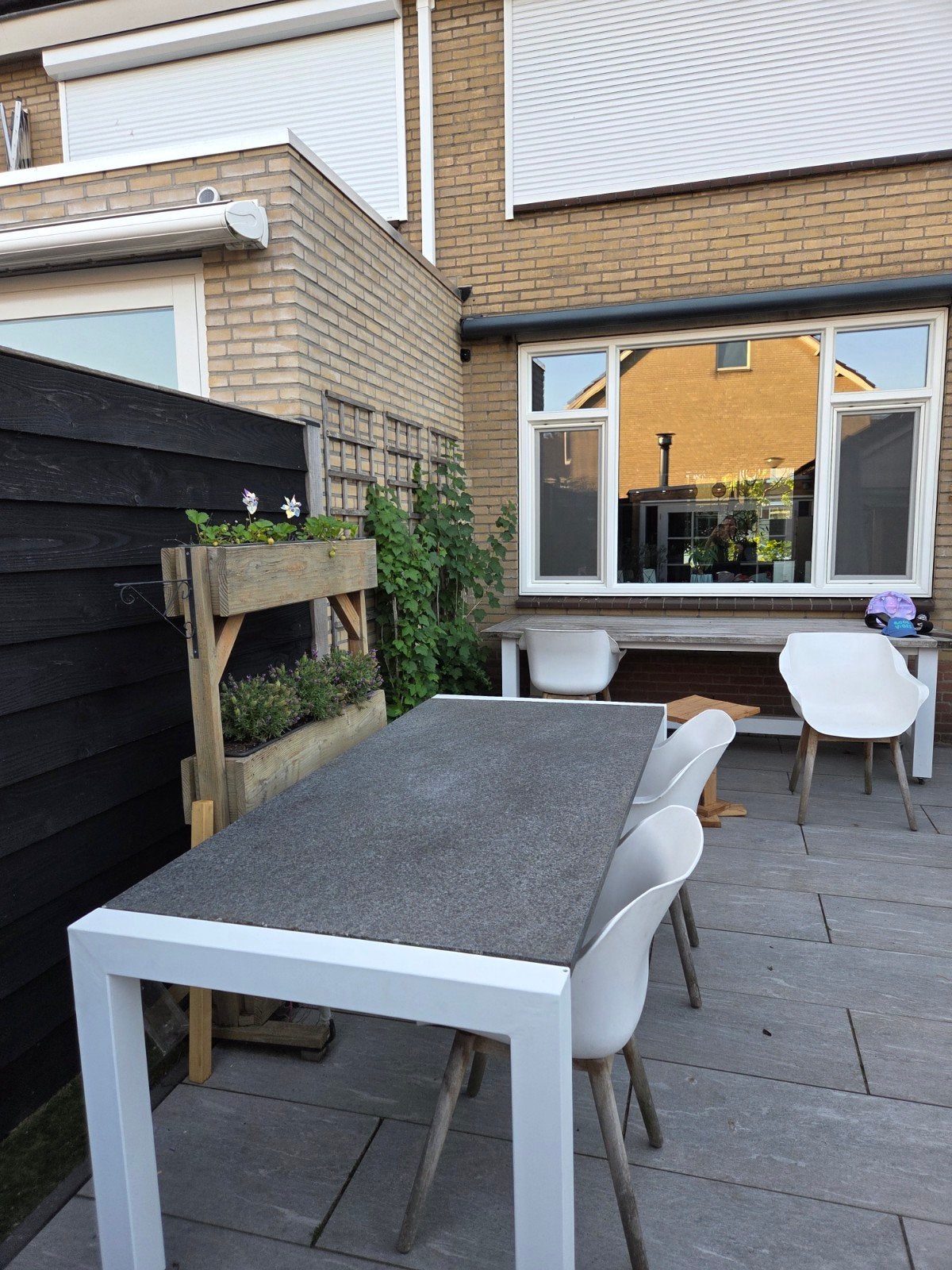 Moderne tuintafel met wit frame en hardsteen blad, Ophalen, Gebruikt, Rechthoekig