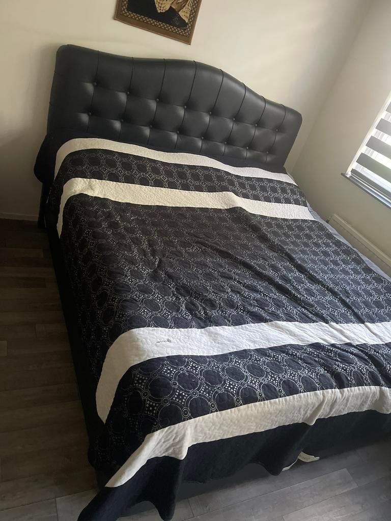 2 Persoons Bed met Luxe Hoofdbord – Zwart, Huis en Inrichting, Slaapkamer | Stapelbedden en Hoogslapers, Hoogslaper, Tweepersoons