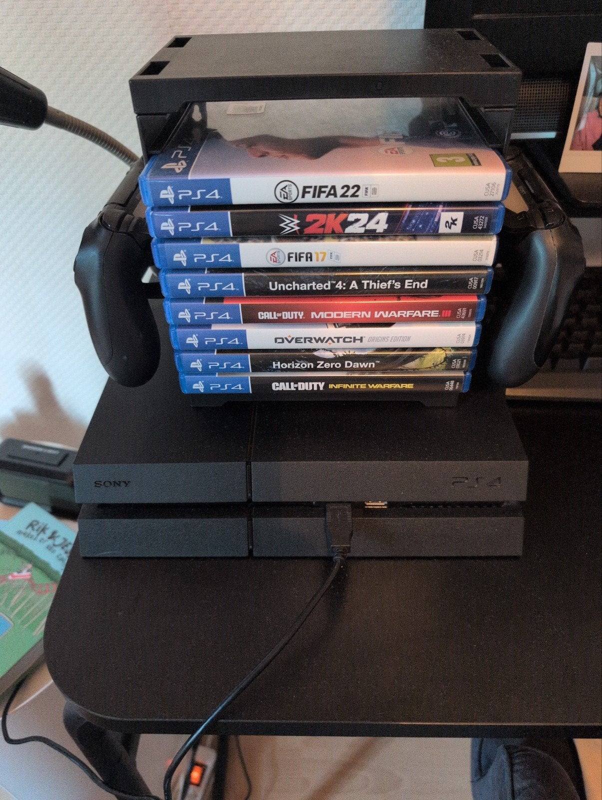 PS4 met 8 spellen en 2 controllers, Spelcomputers en Games, Met 2 controllers, Ophalen of Verzenden, Original, Gebruikt