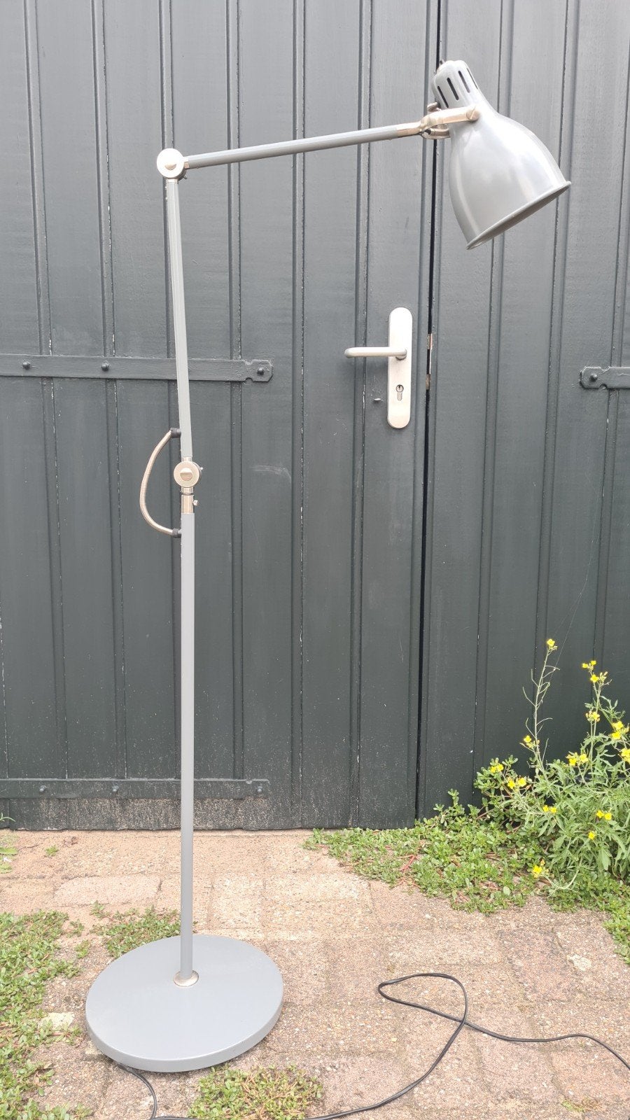 Aröd Ikea grijze vloerlamp met verstelbare arm en kap, Ophalen, E27 (groot), Metaal, 150 tot 200 cm