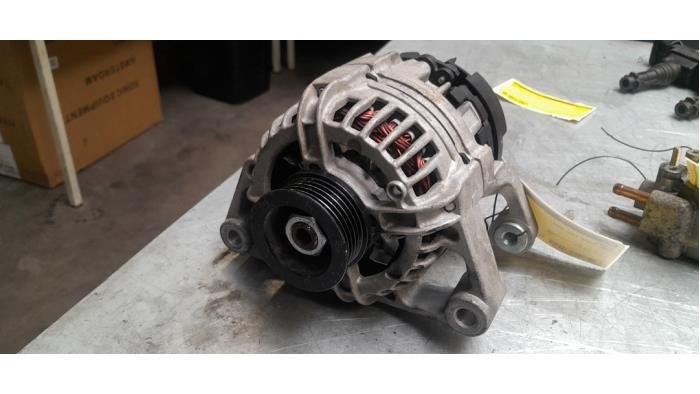 Dynamo van een Opel Corsa, Gebruikt, -, -, Opel