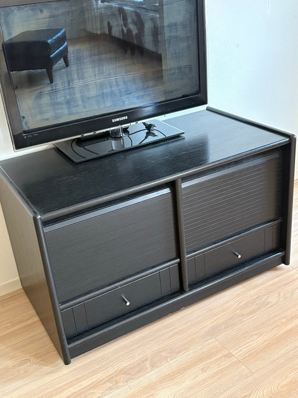 Zwarte houten tv-kast met 2 laden en 2 rolluiken, Ophalen, Gebruikt, 100 tot 150 cm, Minder dan 100 cm