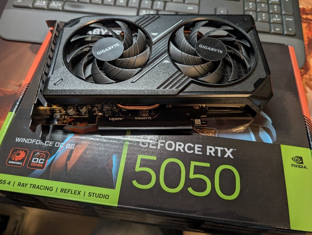 Gigabyte RTX 5050 OC 8GB (3 mnd jong), GDDR6, Nieuw, Ophalen of Verzenden, HDMI