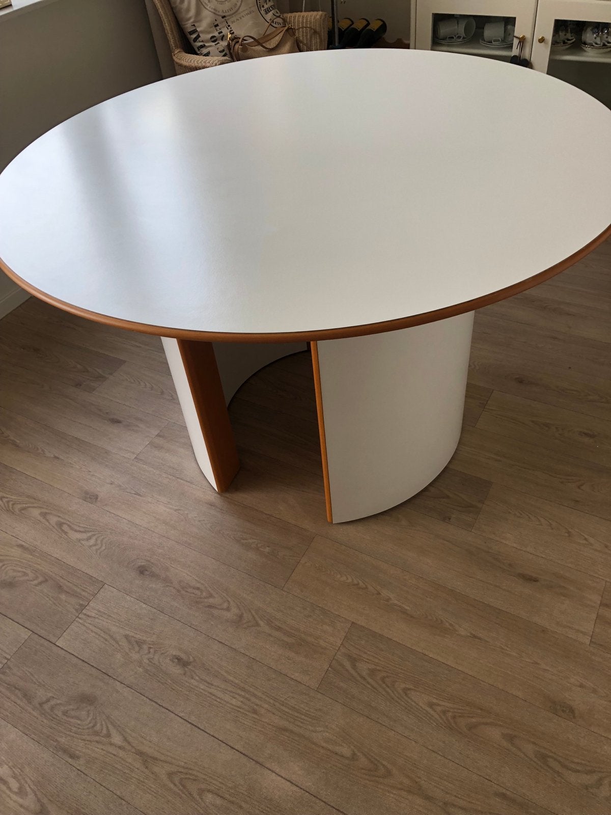 Moderne ronde eettafel wit met houten rand, Huis en Inrichting, Ophalen, Rond, Zo goed als nieuw, Vier personen