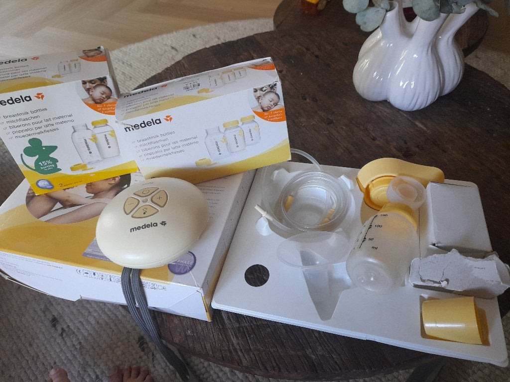 Electrische borstkolf Medela  compleet met extra flesjes, Ophalen, Gebruikt, Borstkolf