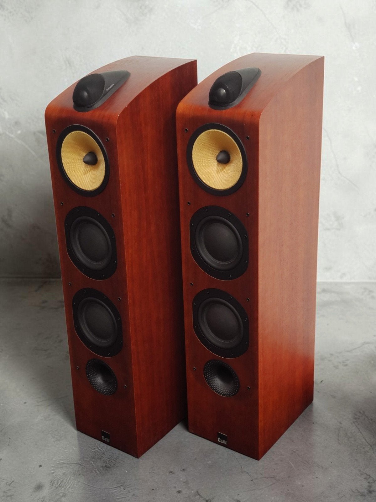Bowers & Wilkins 703, Ophalen, Bowers & Wilkins (B&W)