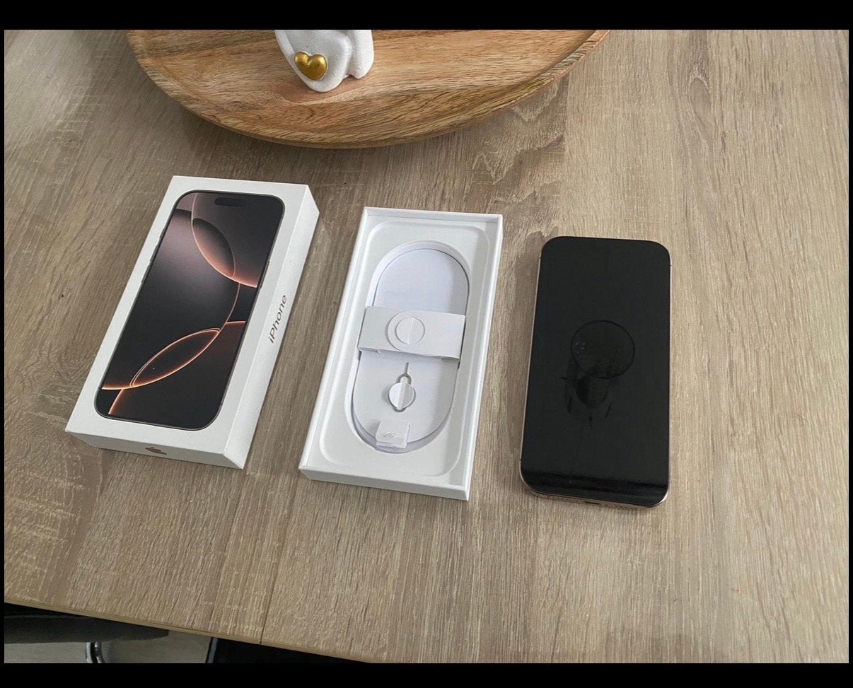 iPhone 16 Pro Dessert - Zo goed als nieuw, Telecommunicatie, IPhone 16 Pro, Ophalen of Verzenden, Zo goed als nieuw, Zonder simlock