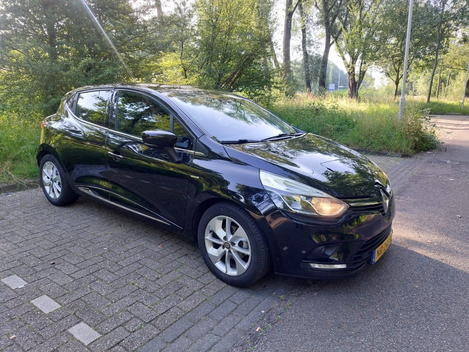 Renault Clio 0.9 Tce Limited zwart Apk [03-08-2027].NAP RDW, Voorwielaandrijving, 898 cc, Stof, Zwart
