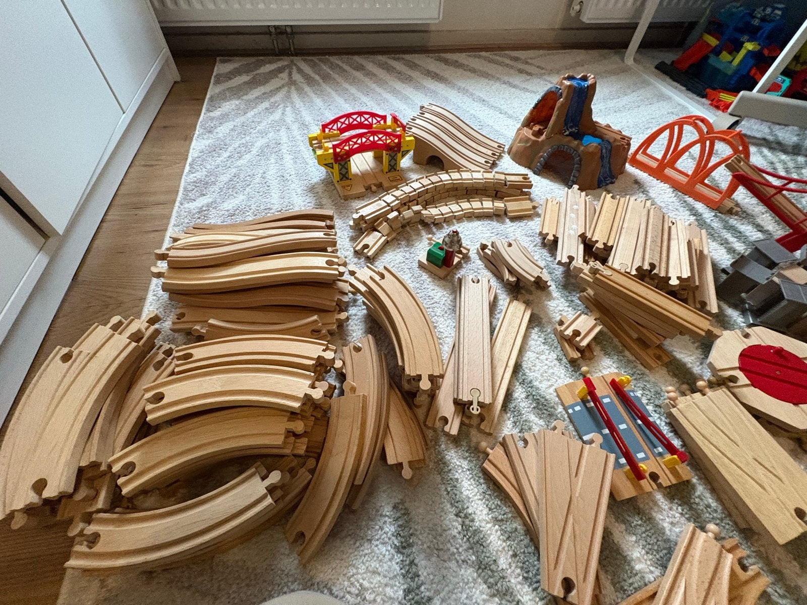 Grote set houten treinbaan met accessoires en treinen, Ophalen, Gebruikt