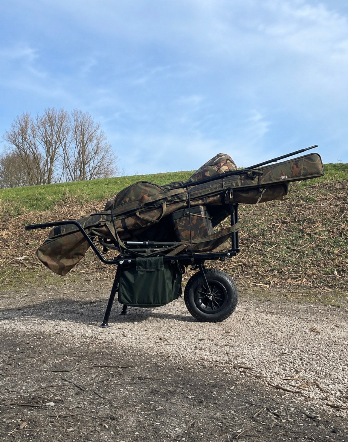 Karper visspullen hengels voerboot enzovoort, Ophalen, Zo goed als nieuw, Complete set
