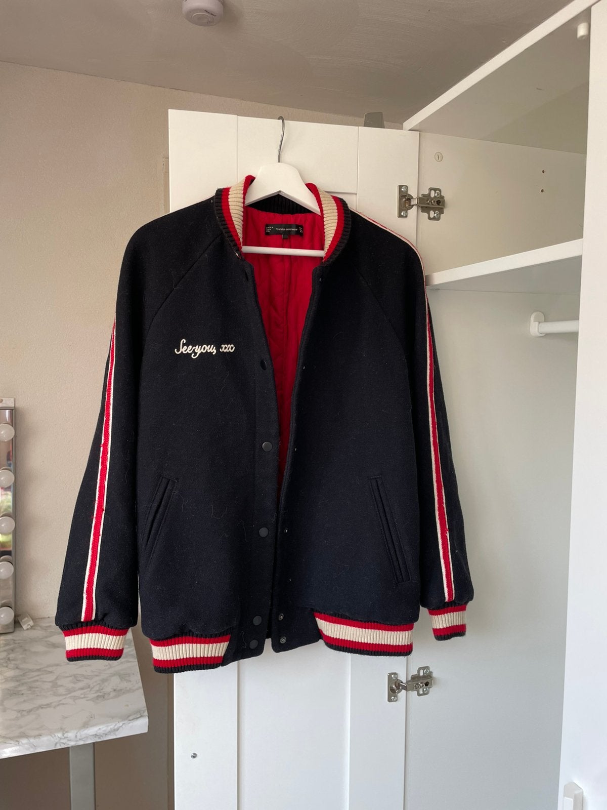 Baseball jas zwart met rood maat M zara, Ophalen of Verzenden, Zo goed als nieuw, Maat 38/40 (M), Zwart