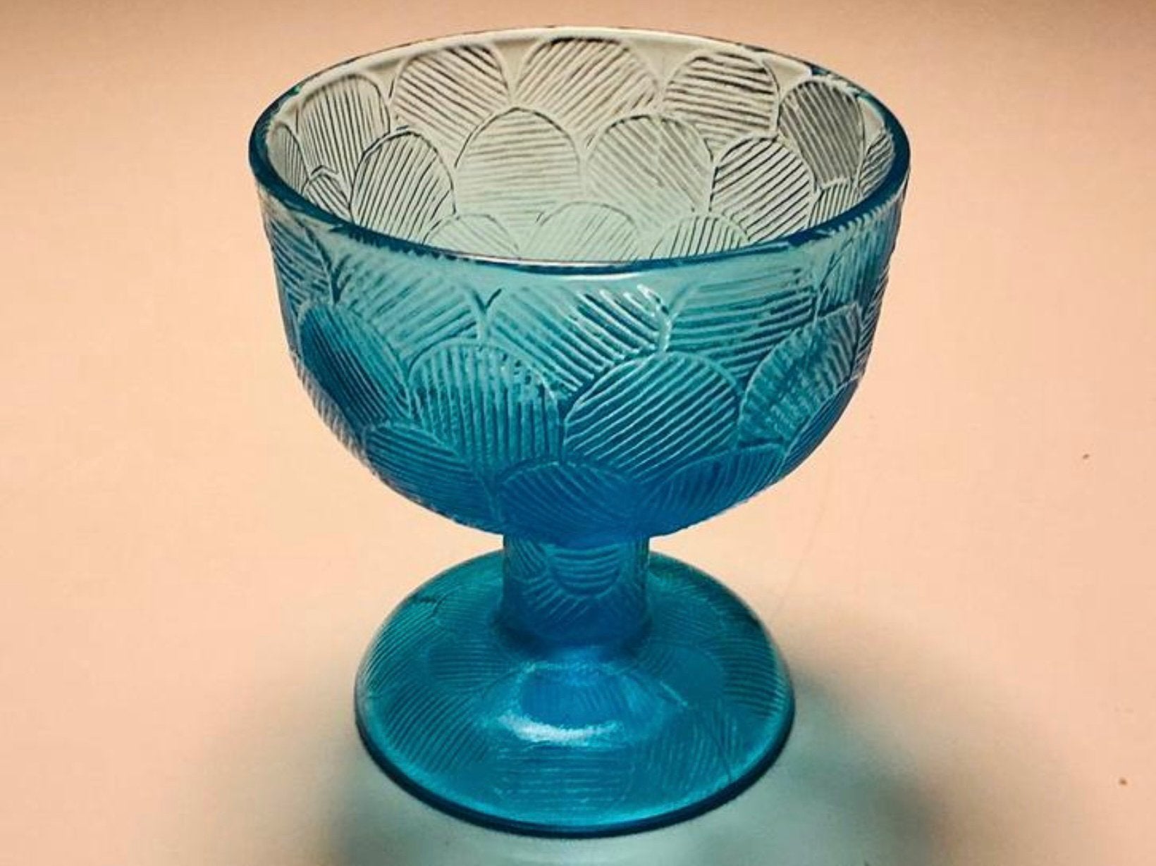 Nuutajärvi, Finland: blauw coupeglas 'Miranda' Heikki Orvola, Ophalen of Verzenden